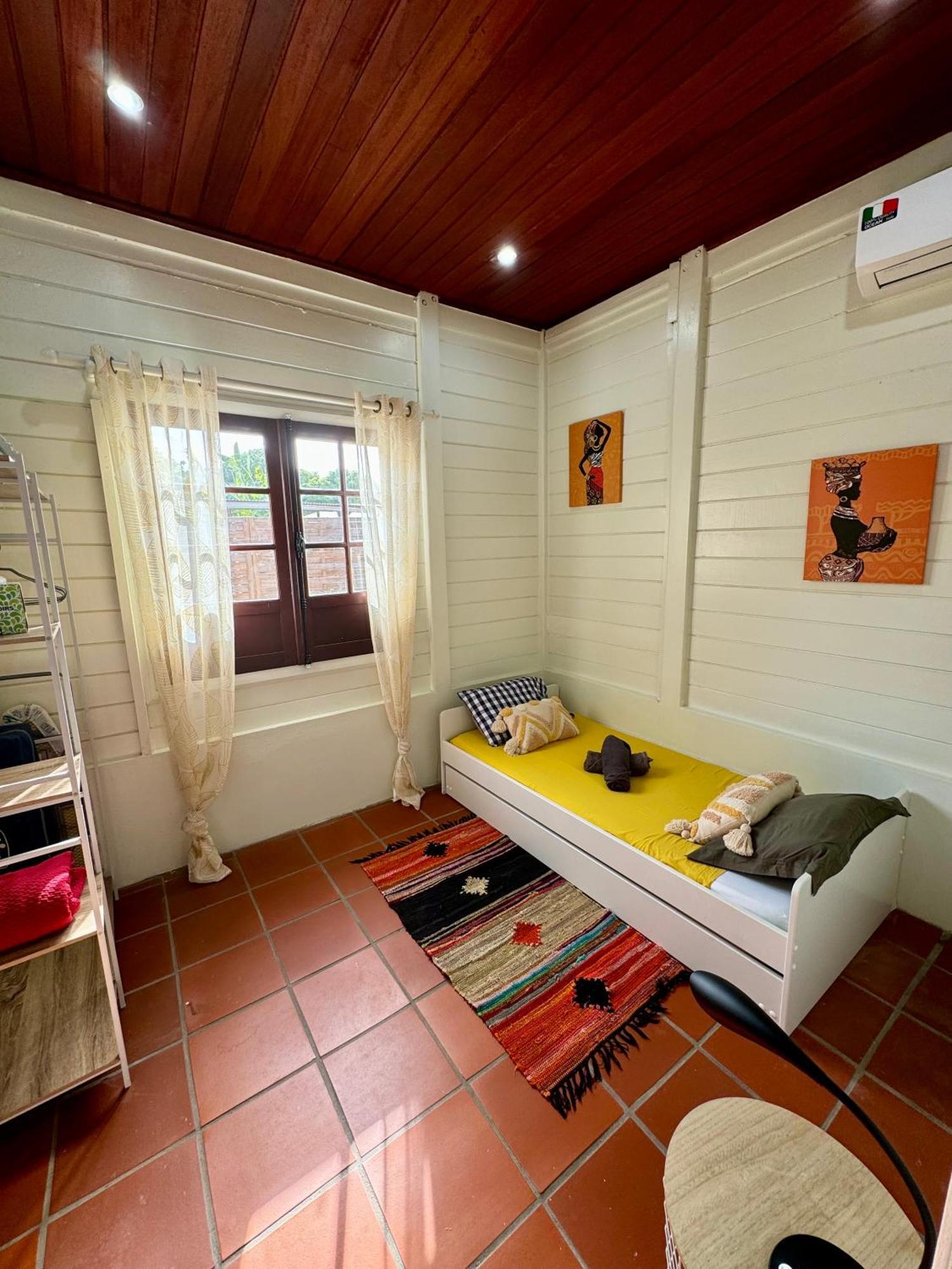 Le Gaspardo: Beachside Retreat with Garden and Comfort Le Carbet Exterior photo